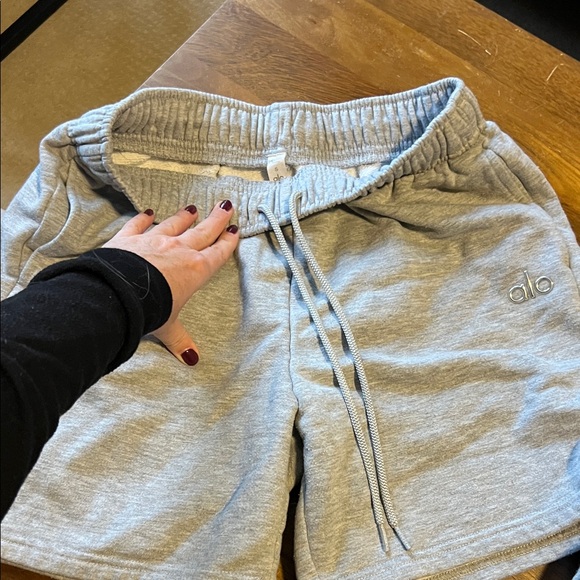 ALO Yoga 3 piece set, shorts, sweatpants, hoodie - Picture 4 of 8